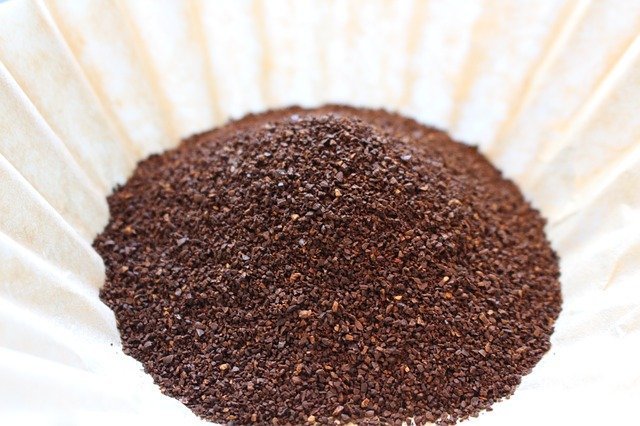 how to make soil fertile naturally with coffee grounds